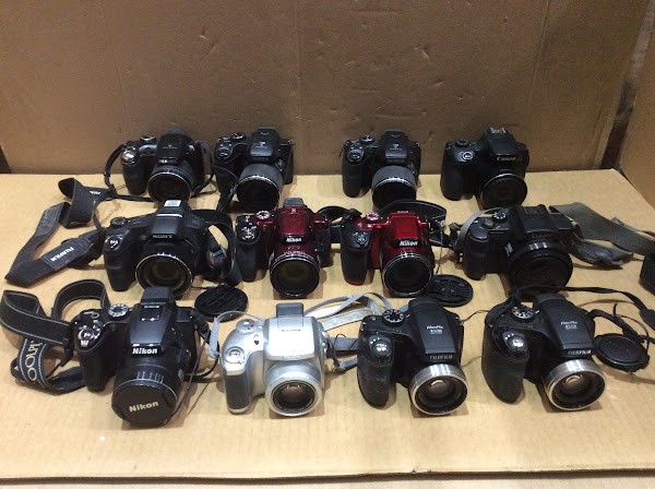 Canon/Nikon/Fujifilm Mixed Brand and Model Digital Cameras (Lot of 12)