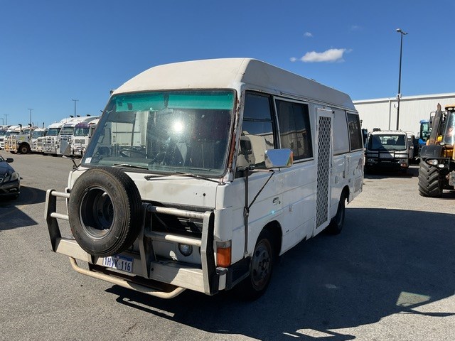 1985 Mazda Camper T3500 4 x 2 Bus - Unreserved