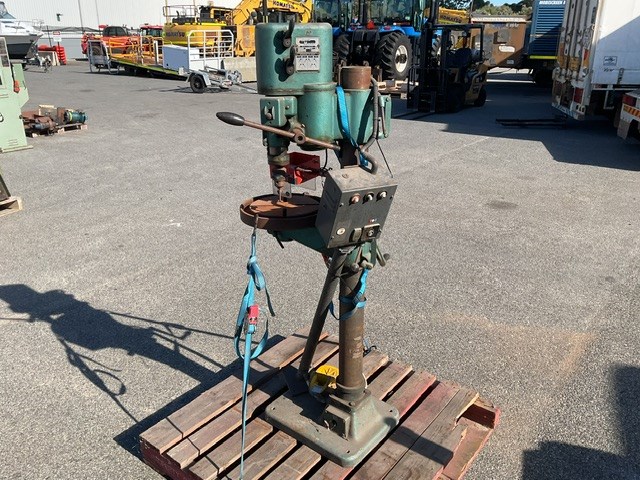 <p>Ab Arboga Maskiner E100 Drill Press </p>