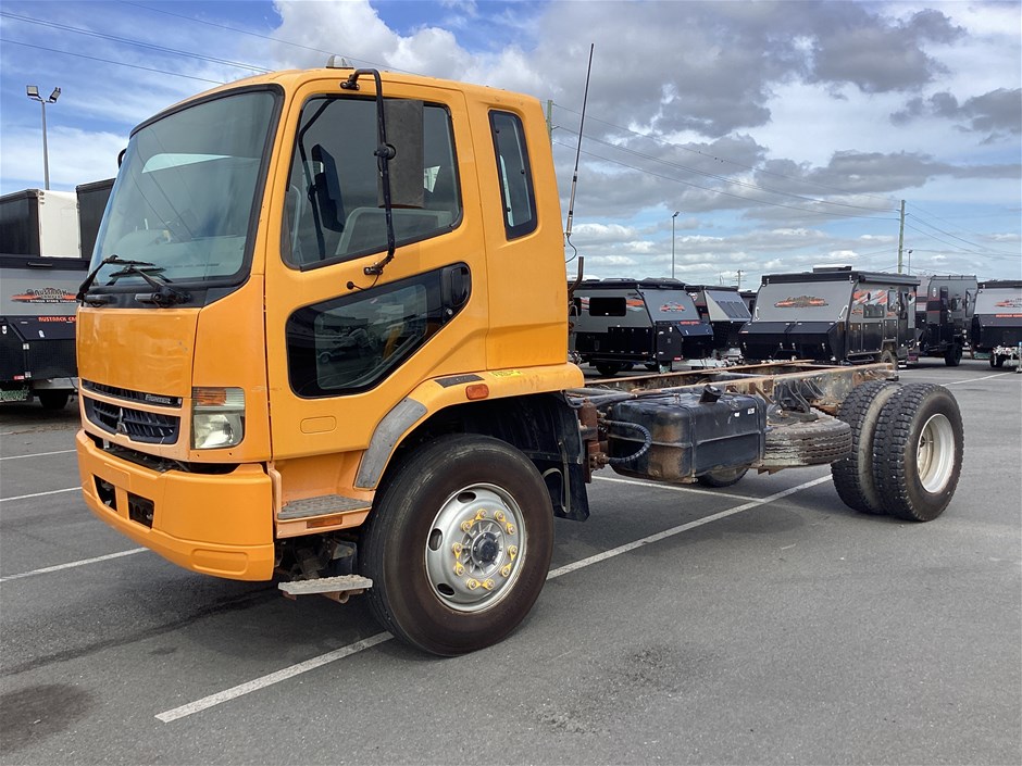 <p>2010 Mitsubishi  FM600 4 x 2 Cab Chassis Truck</p>