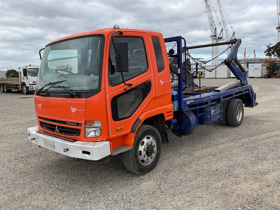 2010 Mitsubishi Fighter 4 x 2 Skip Bin Truck