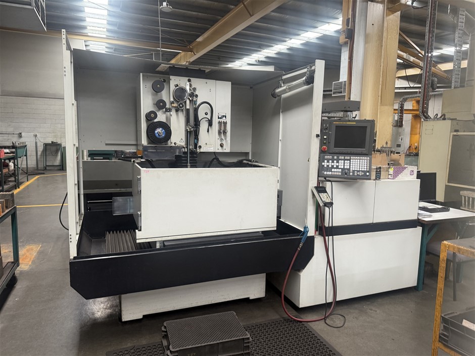 2007 Fanuc A04B-0316-B021#E5 Robocut CNC EDM Wire Cut Machine
