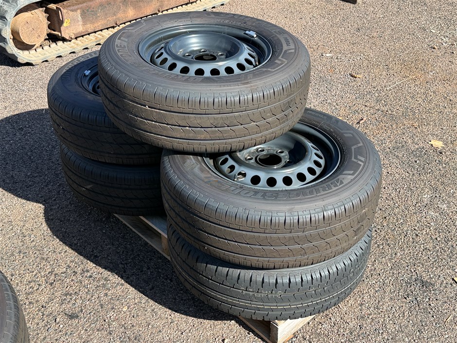 <p>5 x Wheels (Assorted)</p>
