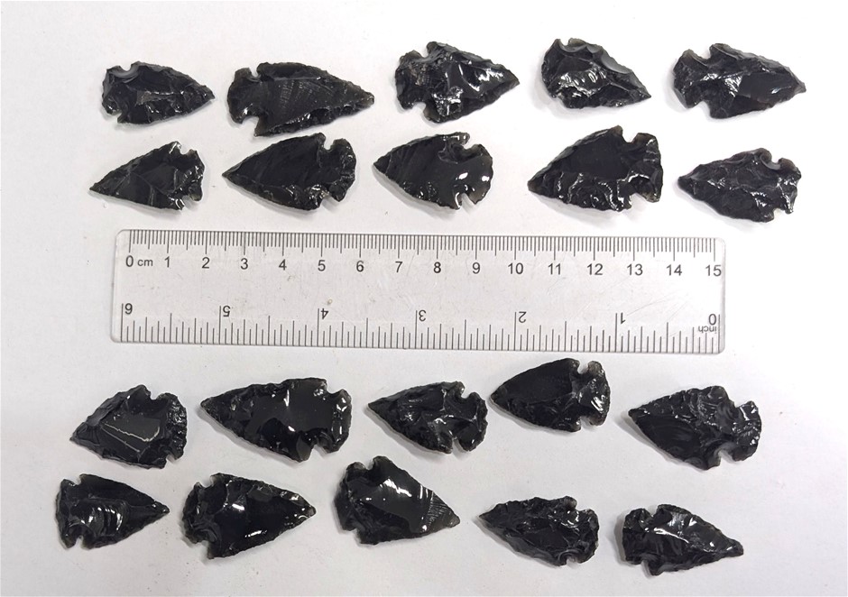 20 OBSIDIAN Stone Arrowheads
