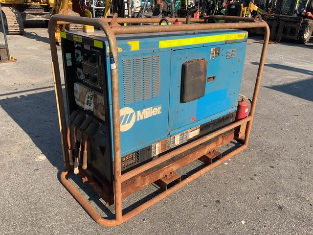 <p>Miller Big Blue 800 Duo Air Pak Generator Welder</p>