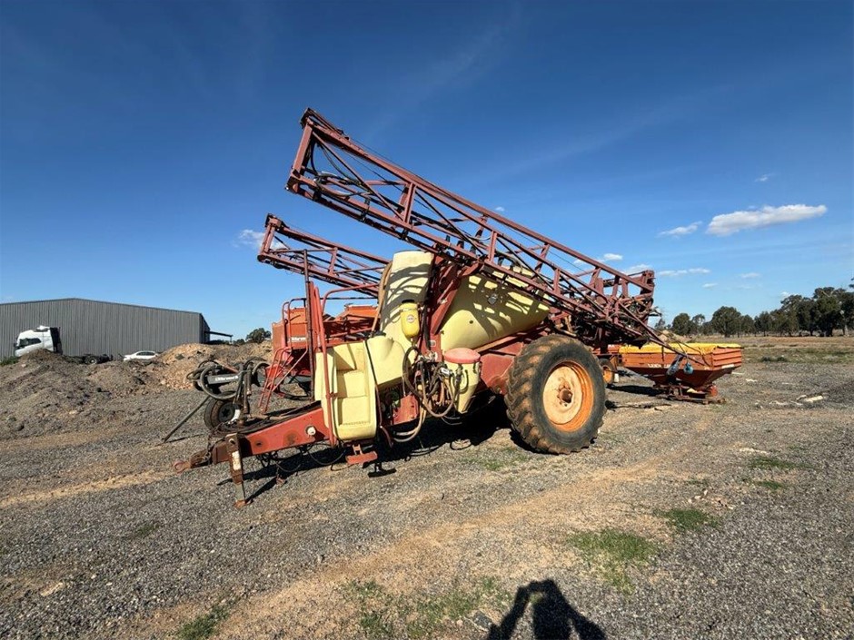 HARDI Navigator 5000 trailed boom sprayer