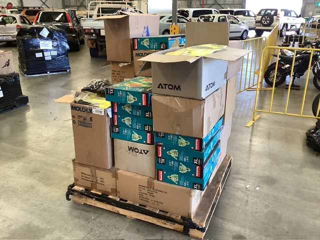 <p>Pallet Containing Assorted Work Wear </p>