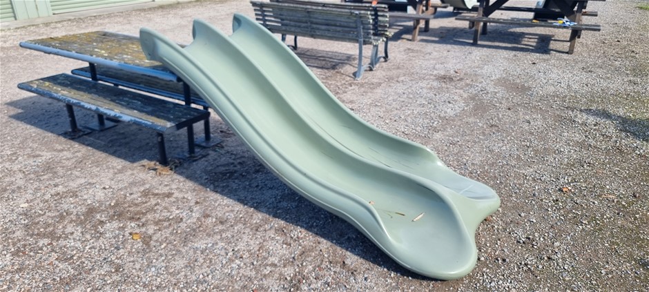 PLASTIC SLIDE