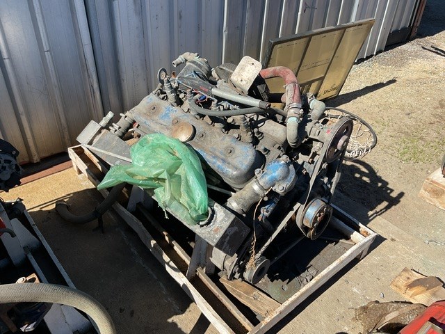 <p>Inboard Boat Motor with Gearbox</p>