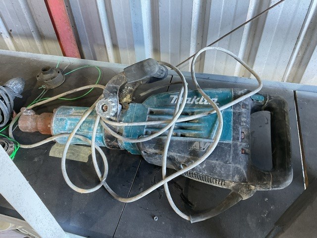 Makita HM1317C Electric Demolition Breaker