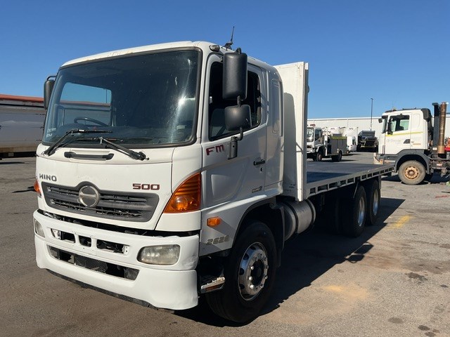 <p>2012 HINO FM 6 x 4 Tray Body Truck</p>