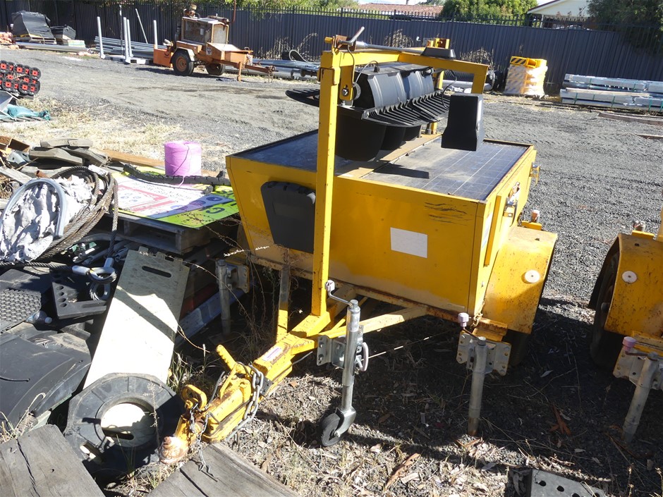 <B>2005 Sikes Gfroup Roadside Traffic Light Trailer</B>