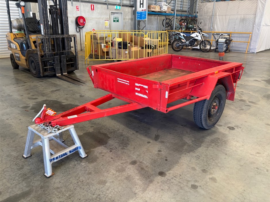 <p>Single Box Trailer</p>