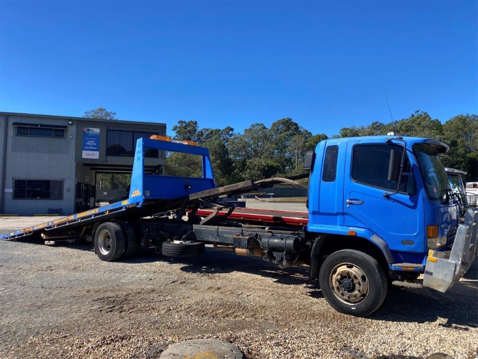 2007 Mitsubishi Fighter FM 4 x 2 Tilt Tray Truck