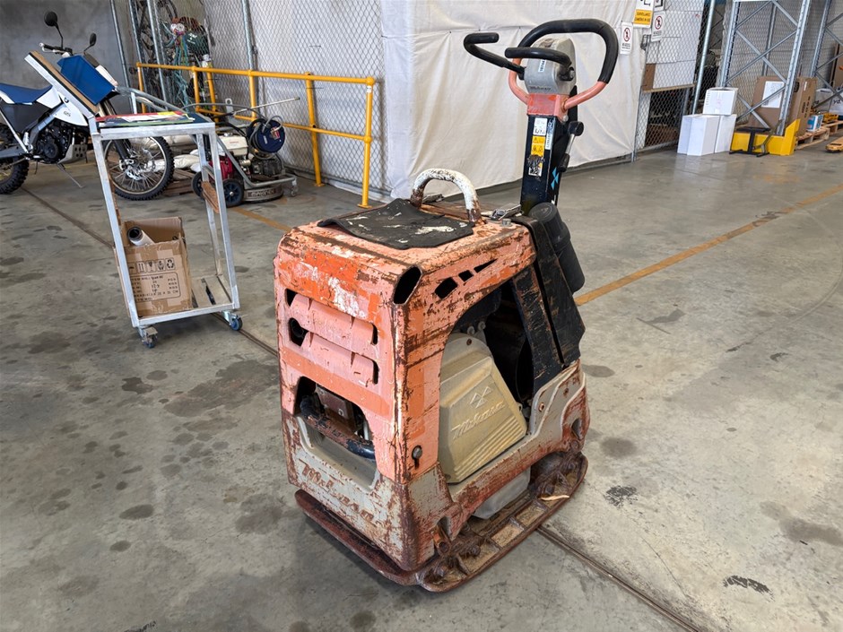 <p>Mikasa MVH-508DSZ Plate Compactor</p>