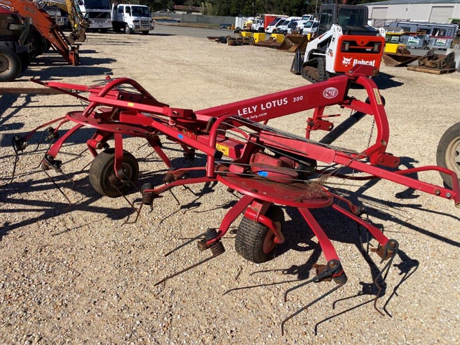 2010 LELY Lotus 300 Twin Rotor Rake/Tedder