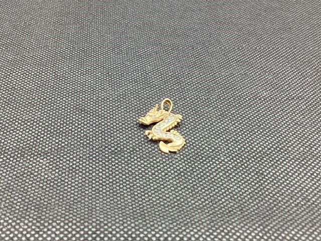 1 x Stamped 9ct Yellow Gold, Cubic Zirconia Set Dragon Pendant