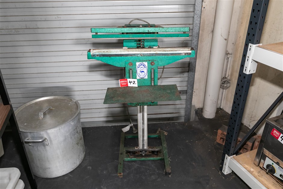 Flamingo Pedestal Heat Sealer
