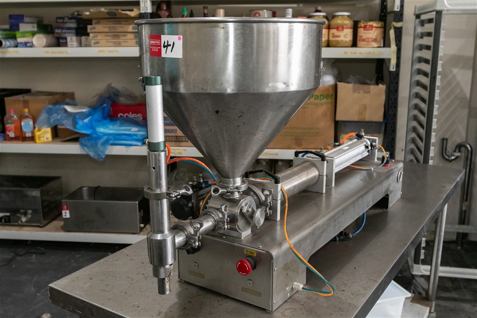 Bench Pneumatic Volumetric Liquid Filling Machine