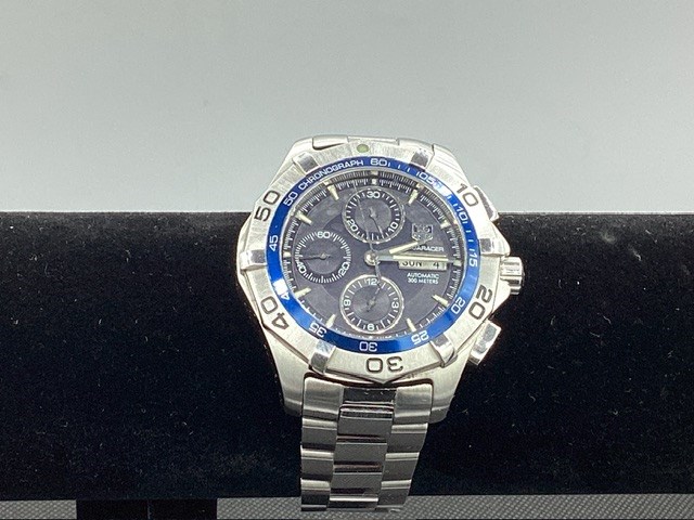 Wrist Watch Tag Heuer Aqua Racer Auto Zoom on Bracelet