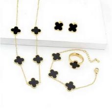 6-Piece Jewellery Set.Watch, Necklace, Bracelet, Ring & Earrings