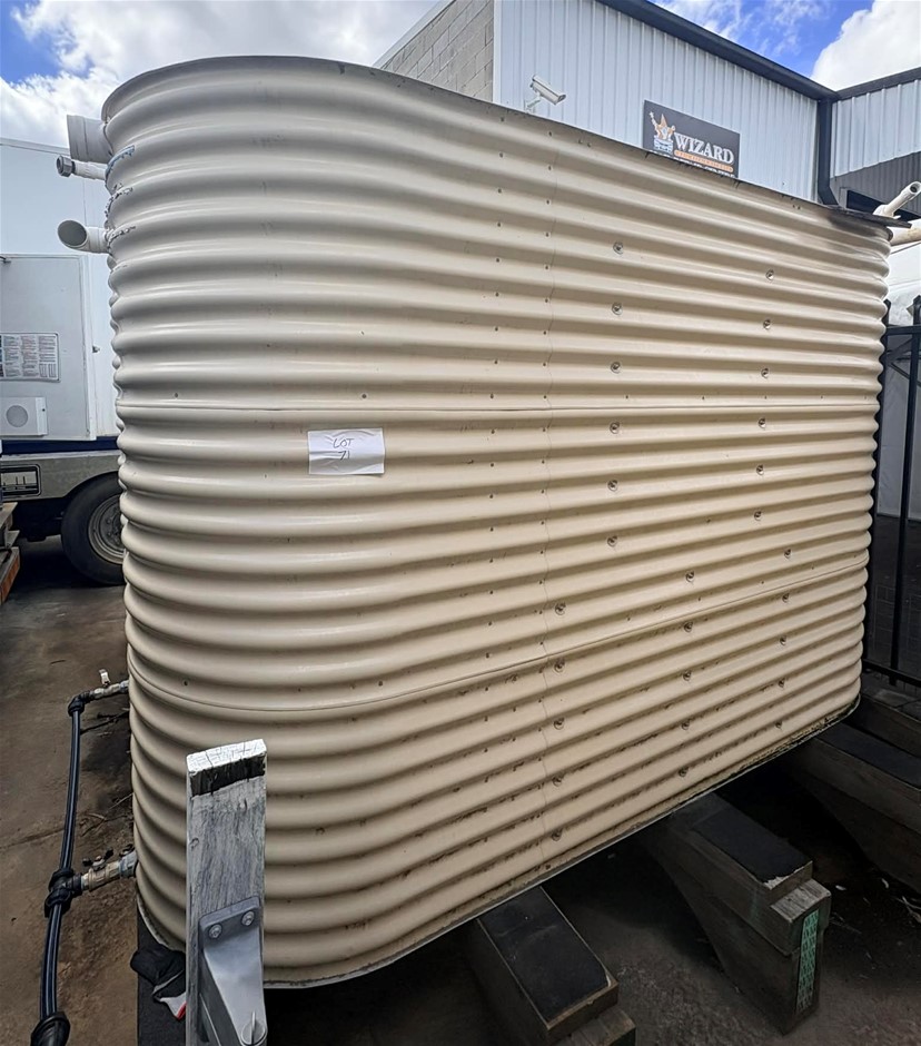 1 Lot Comprising of 2x Unknown Brand Water Tanks - Capacity