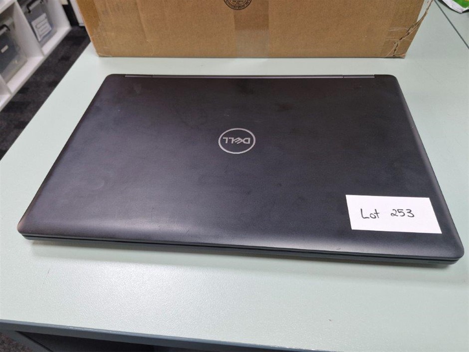 Latitude 5590 (with 90W charger)