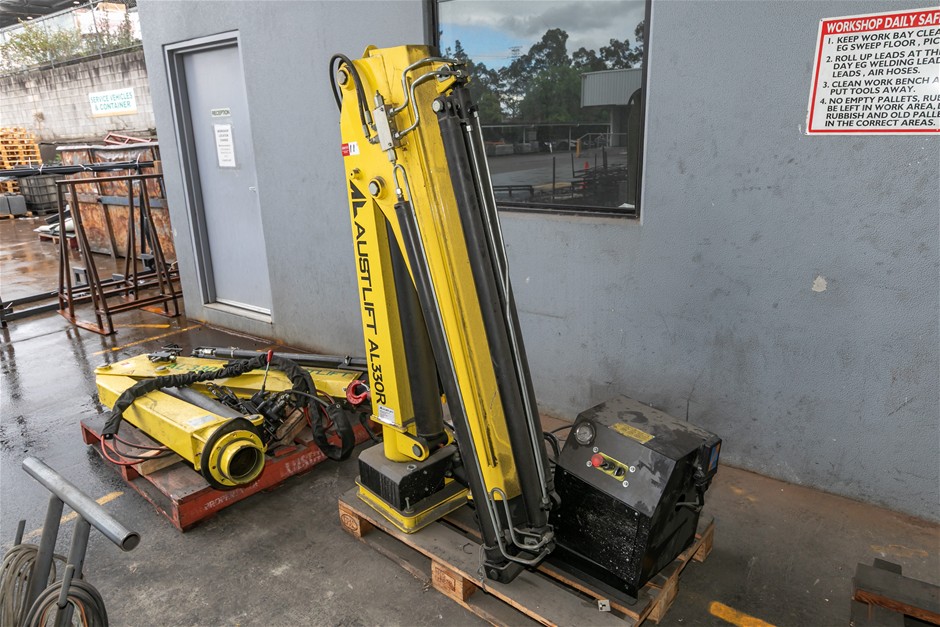 2018 Auslift AL330R Hydraulic Tray Mount Truck Crane