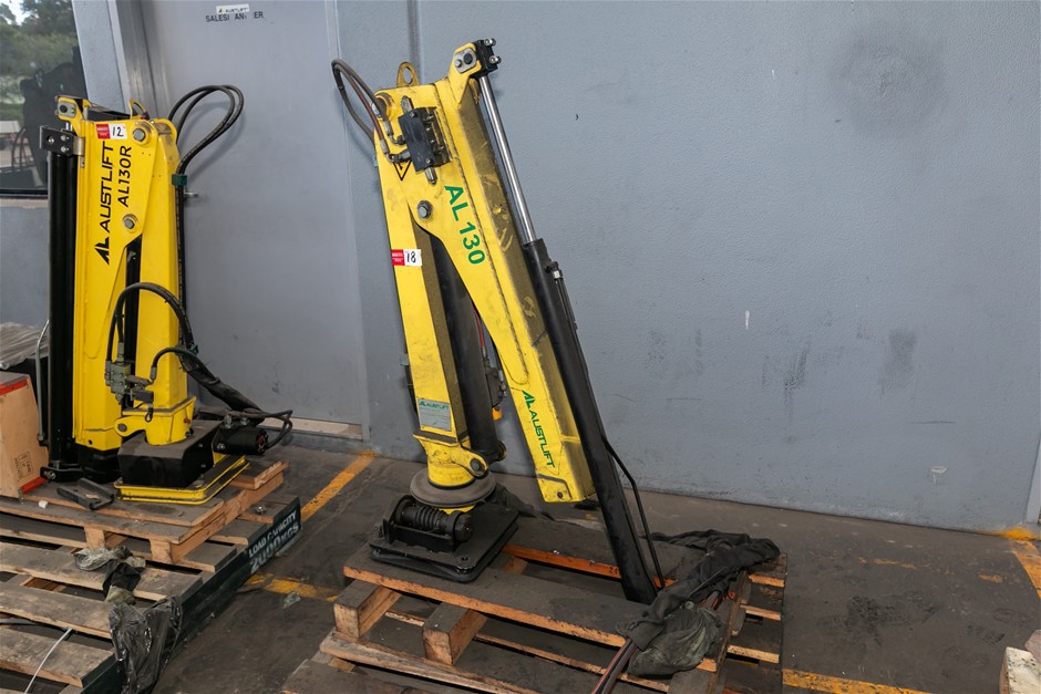 <B>2014 Auslift AL130 Hydraulic Tray Mount Truck Crane</B>