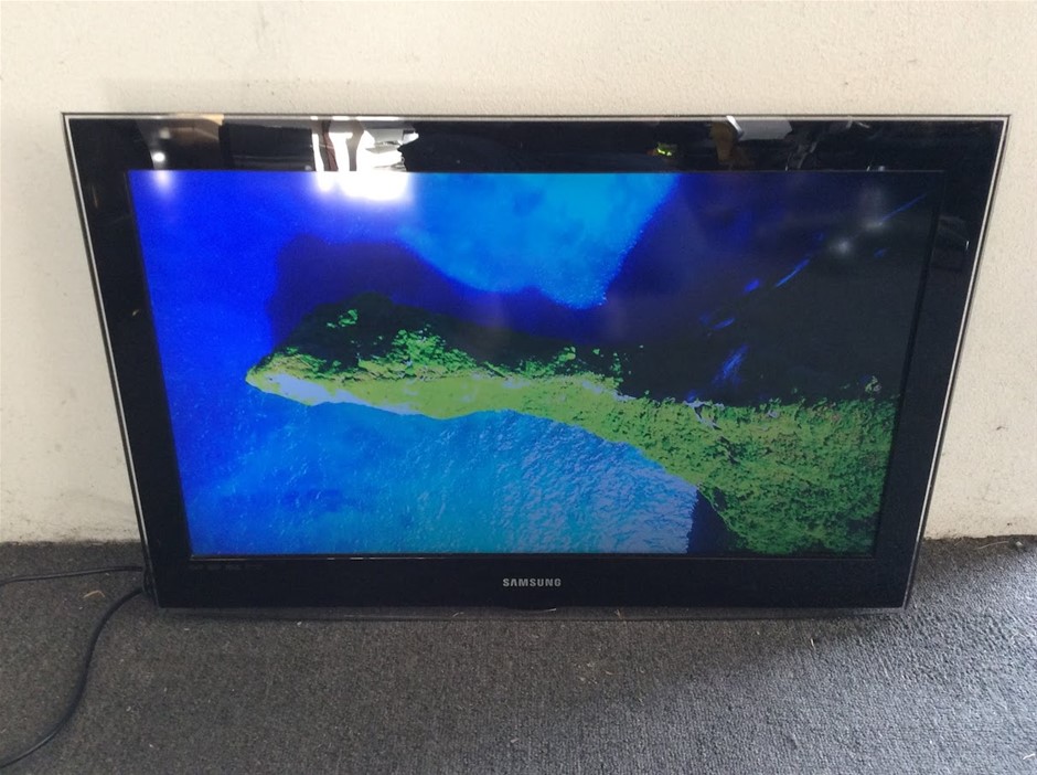 Samsung LA32B550K1F 32-Inch LCD TV