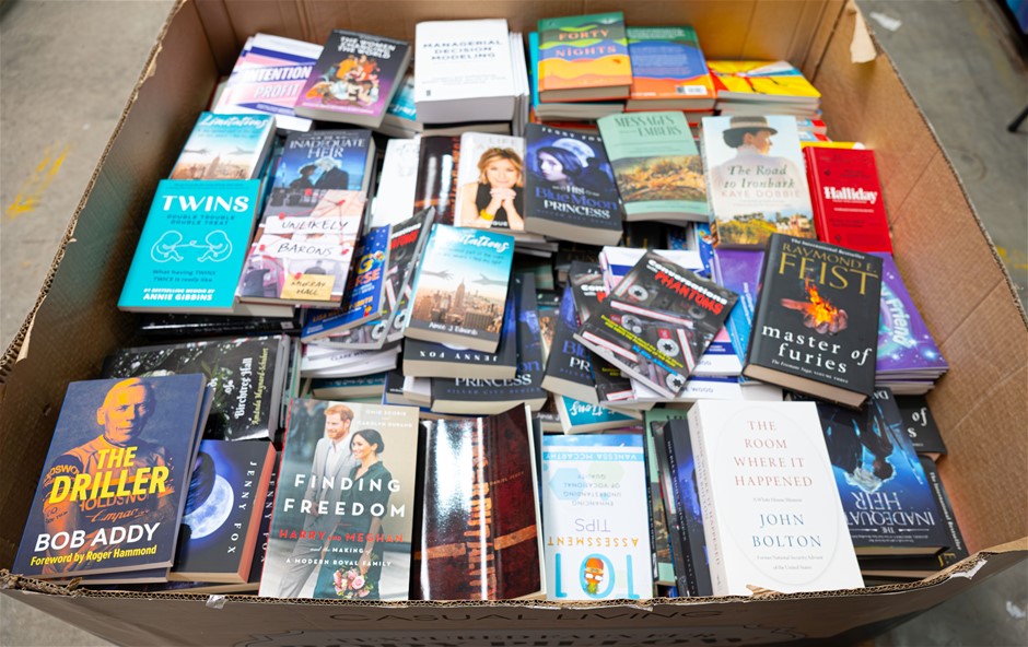 620 x Assorted Hard Cover & Paperback Books, Incl: Novels, History, Cooking