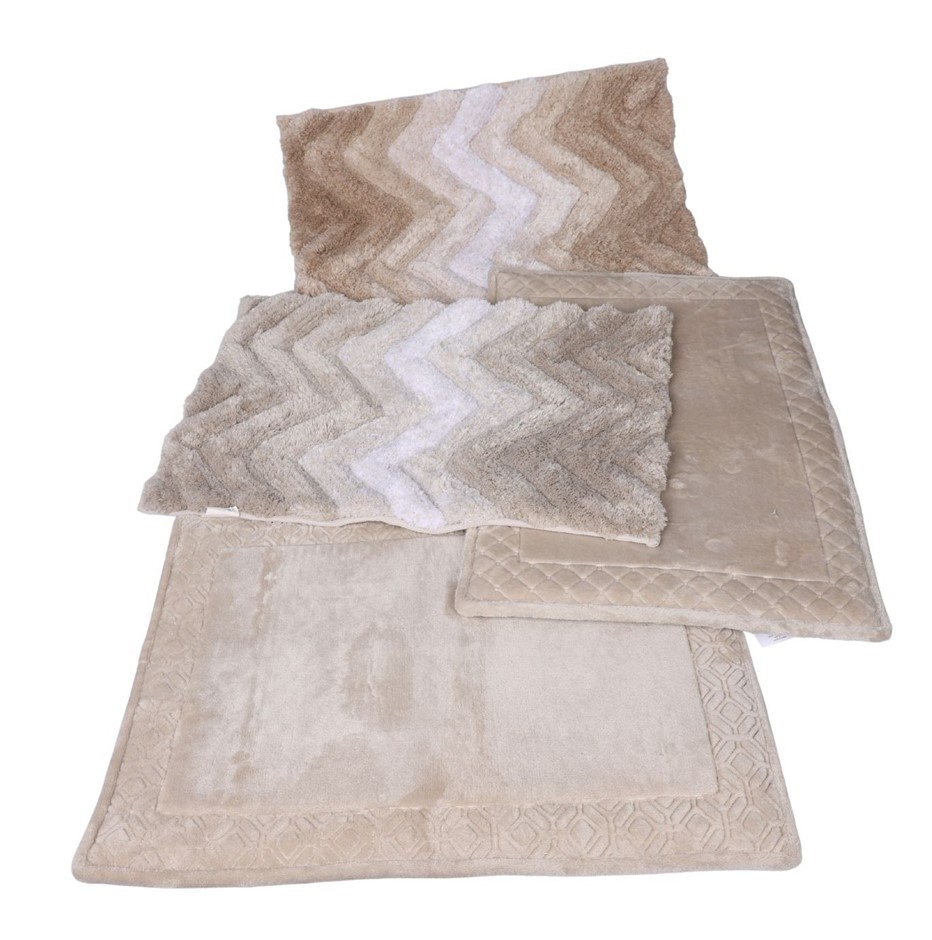 4 x Assorted Bath Floor Mats.