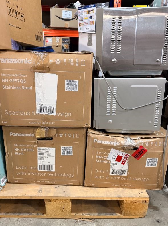5 x PANASONIC Microwave Ovens comprising: 1x NN-ST665B; 1x NN-CD58JS; 2x NN