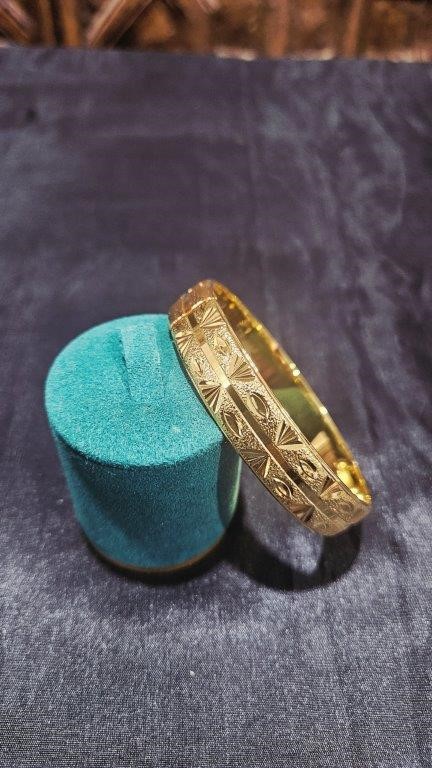 22KGold Filled /ITALY Yellow Bangle -(Stamped 22KGold Filled /ITALY)-Gift