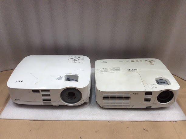NEC V260X&VT580 LCD Projectors (Lot of 2)