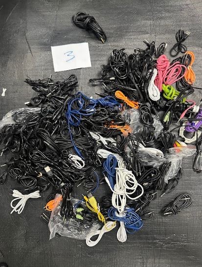 END OF LEASE SALE: Large quantity of audio cables
