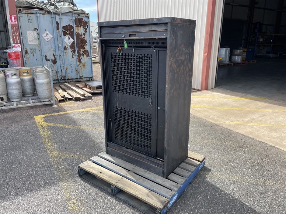 <p>Steel Storage Locker</p>