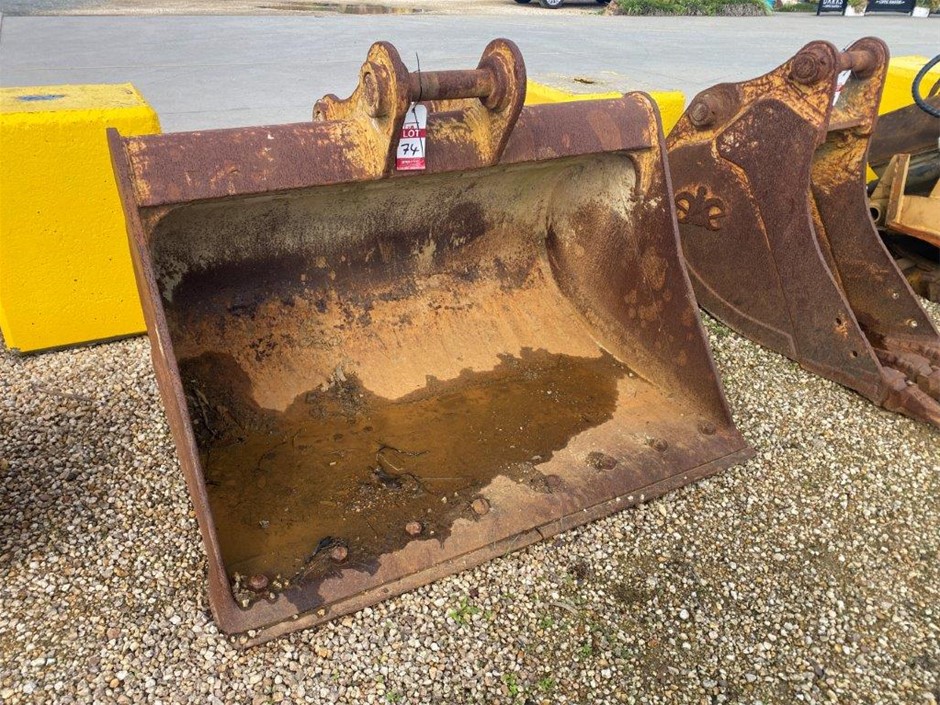Excavator Bucket -1500mm Approx