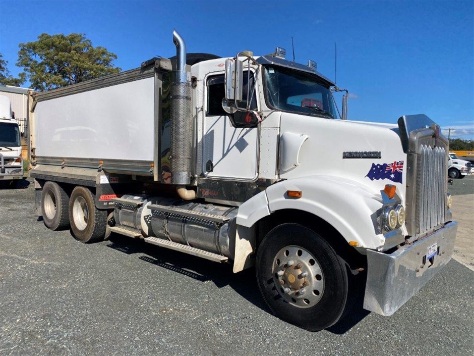 2005 Kenworth T404SAR 6 x 4 Prime Mover Truck