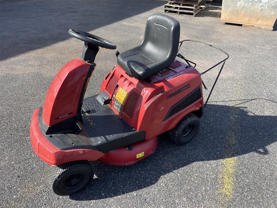 <p>Masport Ride on Mower</p>