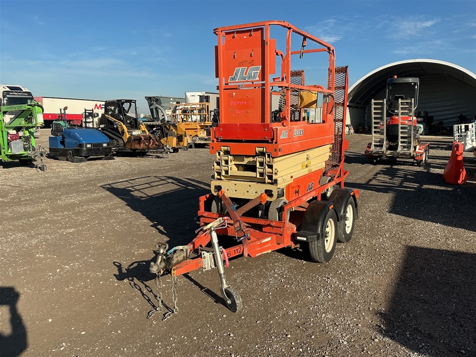 <p>JLG Scissors Lift With Plant Trailer </p>