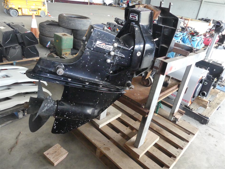 Stern Drive/Inboard-Outboard Motor