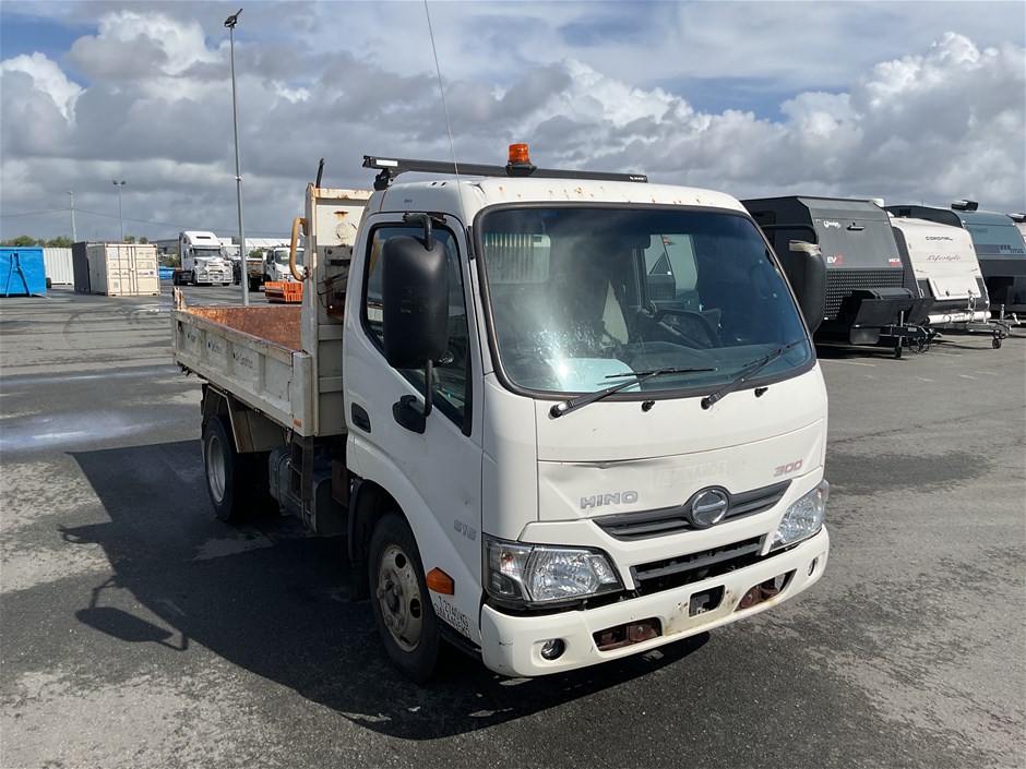<p>2018 Hino 300 4 x 2 Tipper Truck</p>