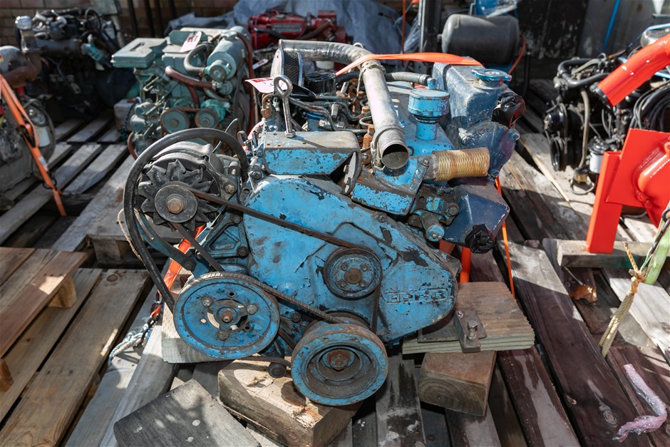 <B>FORD 2401E 4 Cylinder Diesel Engine</B>