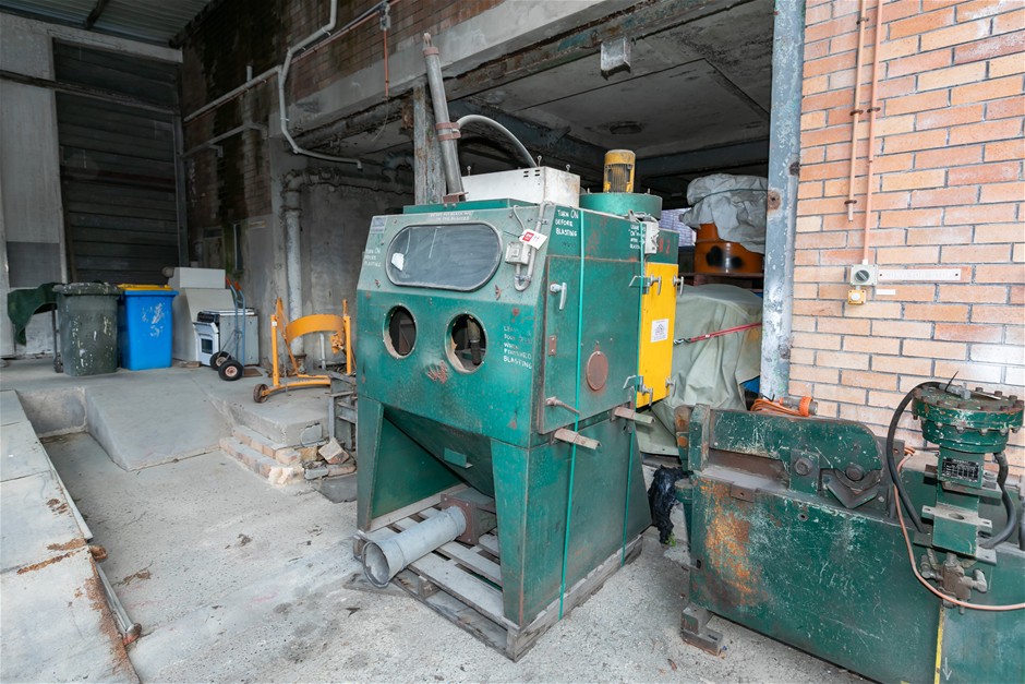 <B>Godfrey 296 Grit Blasting Unit with Receiving Hopper</B>