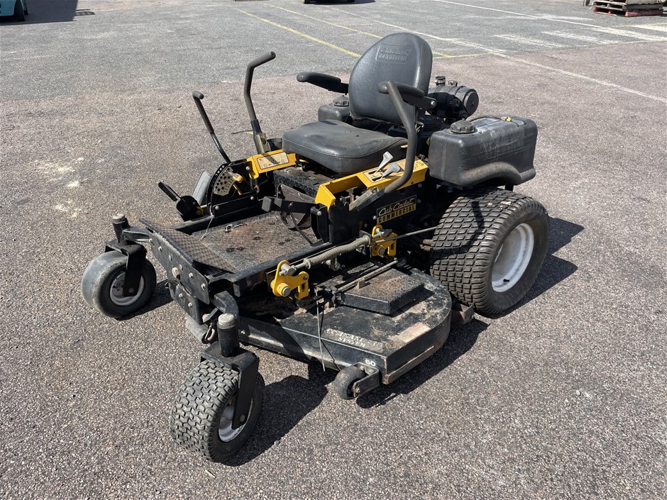 <p>Cub Cadet Tank M60 Zero Turn Mower</p>