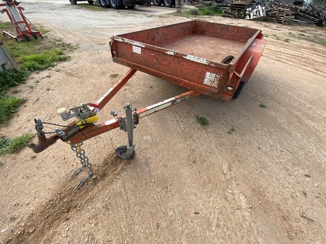 <p>2011 Trailer Factory 9x5 Tandem Box Trailer</p>