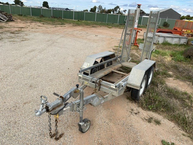 <p>2015 Adeng 1930 Tandem Plant Trailer</p>