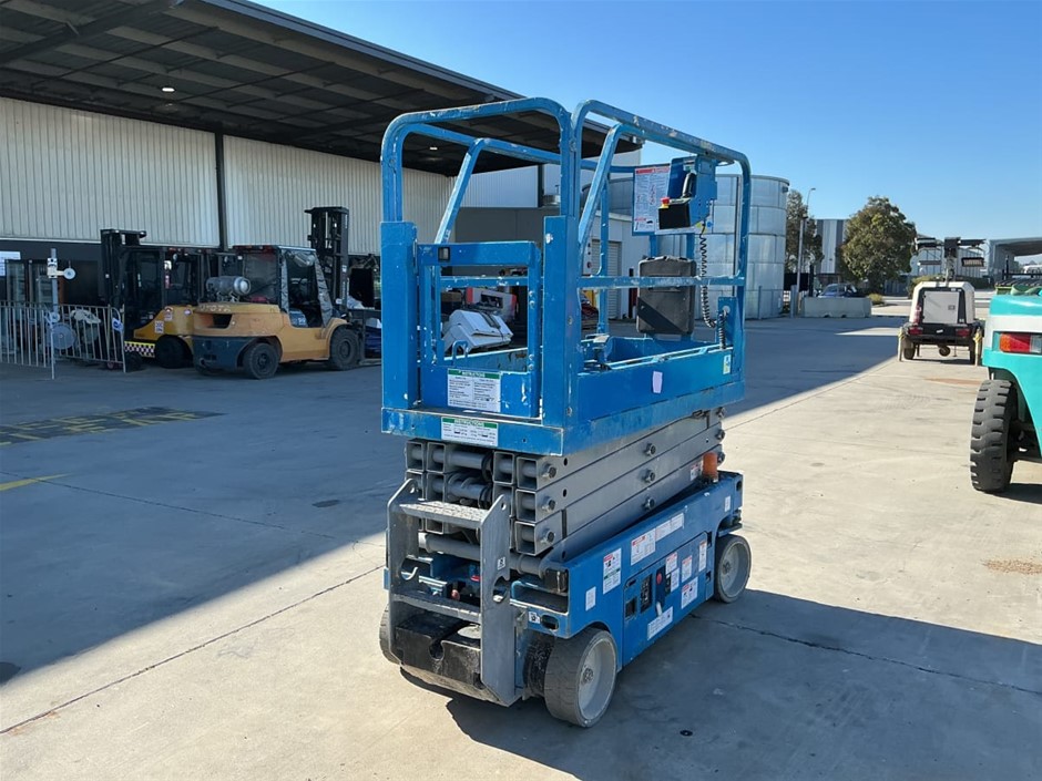 Genie 19FT Electric Scissor Lift