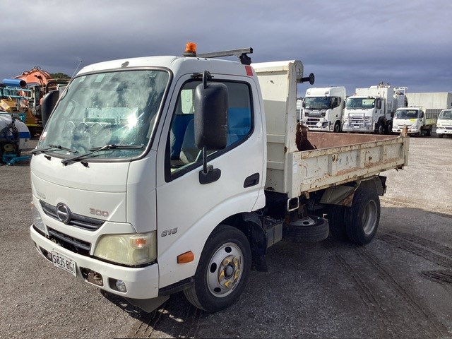 2014 Hino 300 616 4 x 2 Tipper Truck